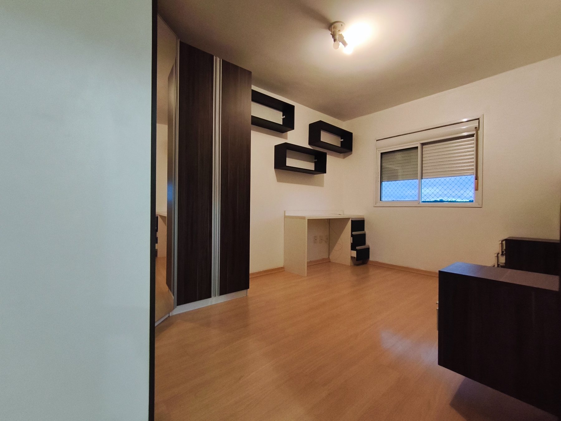 Apartamento 2 Dorm semimobiliado — foto 2
